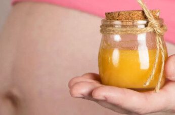 The Benefits and Risks of Eating Honey While Pregnant