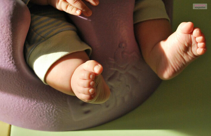Reasons behind newborns shaking their legs